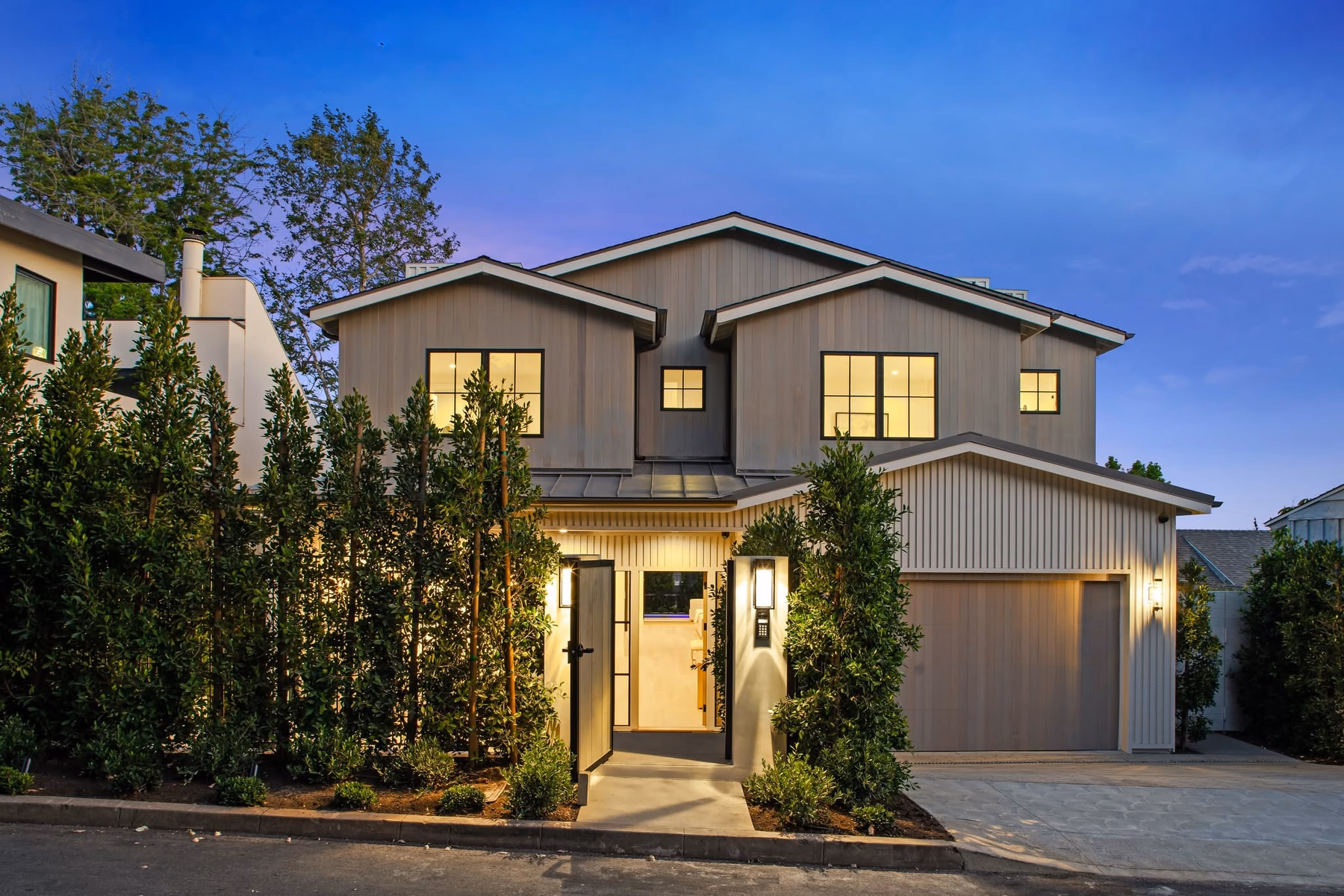 Pacific Palisades Contemporary - a custom home built by Camelot Construction Company